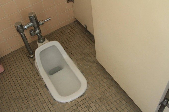 無慈悲な和式トイレ